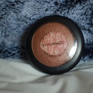 MAC Semi Precious Coldstone skinfinish